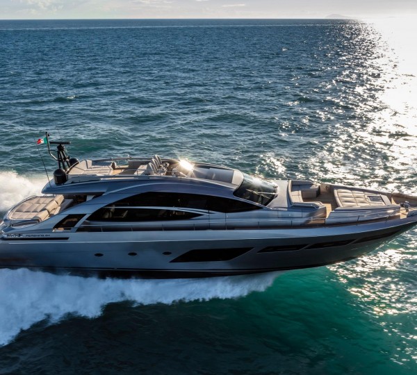 Yacht DESERT STAR, Pershing | CHARTERWORLD Luxury Superyacht Charters